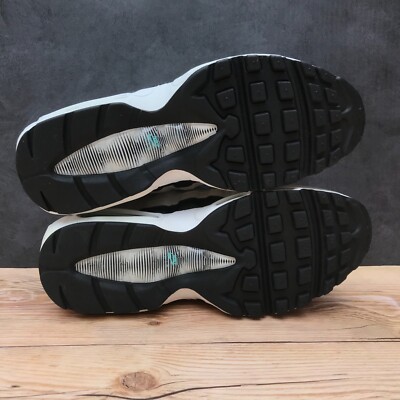 Nike Air Max 95 Essential Men's Size 7.5 / Women's Size 9 Light
