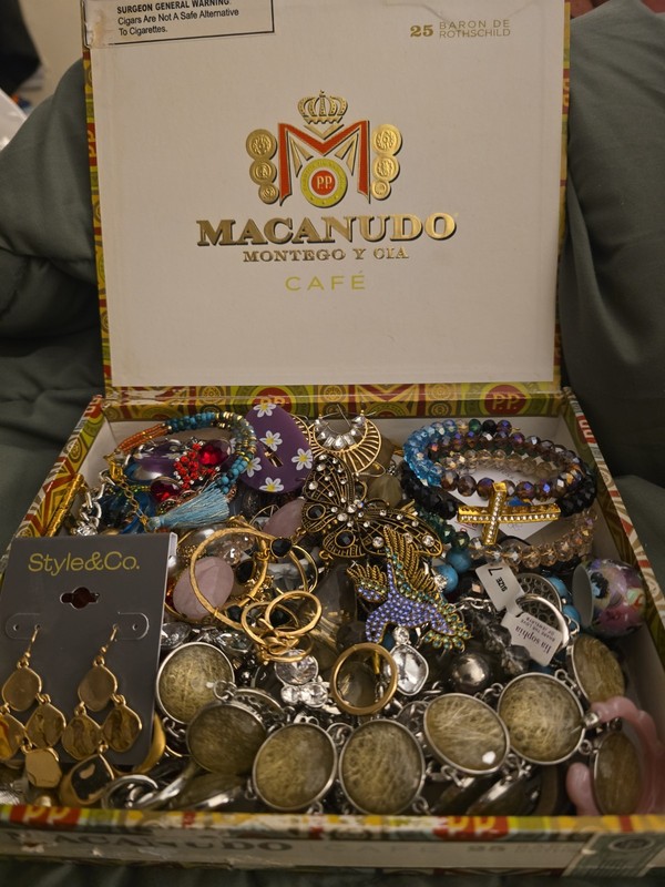 Jewelry lot. ITS A MYSTERY!!! NO JUNK!!!