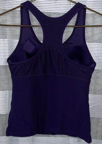 Nike Dri-Fit Damen Tank Top Gr. M integrierter BH Lila Ärmellos Fitness Gym - Bild 3 von 4