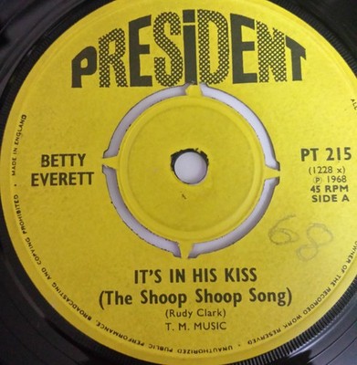 Betty Everett - It's In His Kiss (The Shoop Shoop Song) / Getting Mighty Crow...