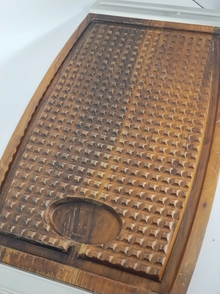  Tabla de cortar para tallar carne de madera vintage con asas de aluminio  Foto 3 de 4