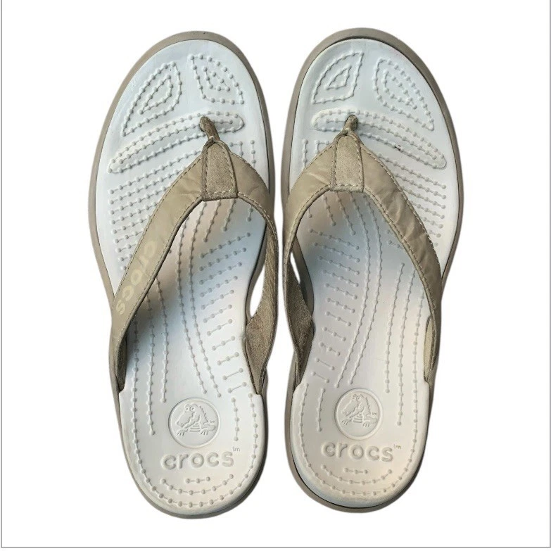 Chanclas Crocs Clásicas Color Tostado Neutro Claro y Comport Talla 6 Foto 2 de 4