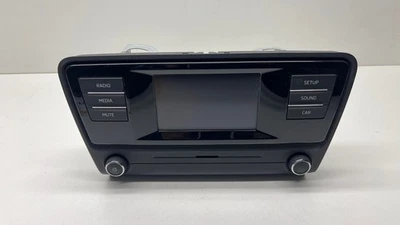 5E0035867B Skoda Yeti Original Autoradio Swing Bluetooth SD/CD MIB2 Entry - Bild 1 von 4