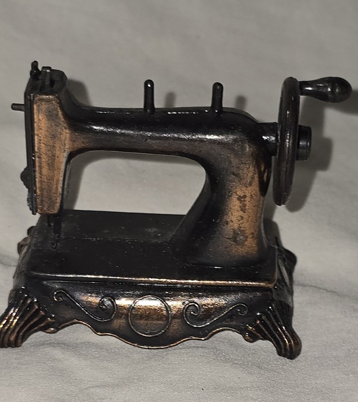 VTG 1976 Durham Industries Die Cast Metal Dollhouse Furniture SEWING MACHINE