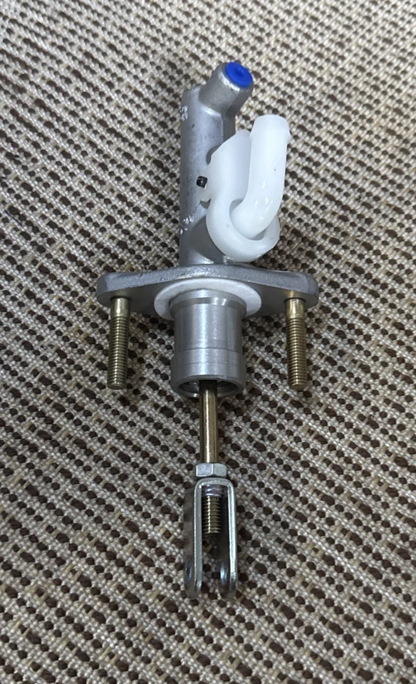 Cilindro mestre de embreagem compatível com Nissan 350Z 2003-2006 - Imagem 2 de 4