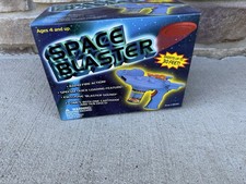 Vintage 1998 Space Blaster Toy Rapid Fire Action Lights And Sounds Shoots 30 Ft
