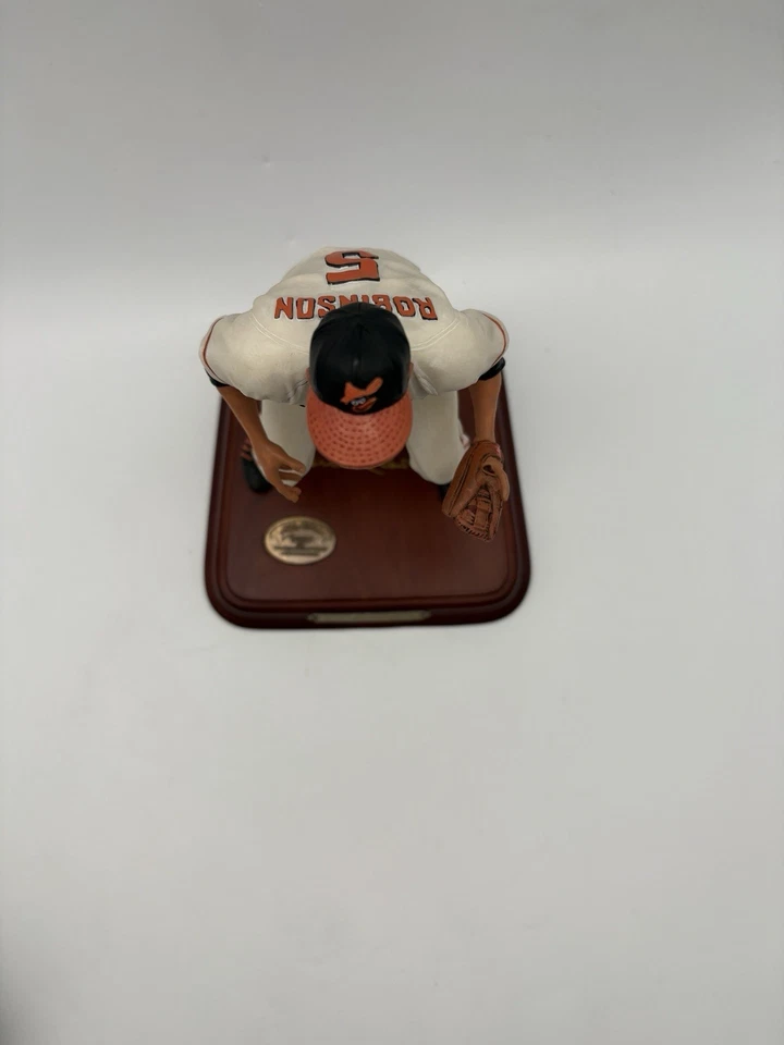 BROOKS ROBINSON- DANBURY MINT LIMITED EDITION FIGURINE 9 INCH BALTIMORE ORIOLES - Image 3 of 4