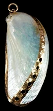 22kt Yellow Gold Rainbow Abalone Mother of Pearl Sea Shell Pendant 4.5gr