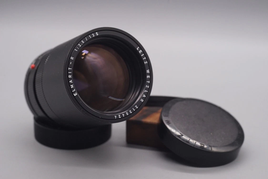 Leica ELMARIT-R 1: 2,8/135mm avec les Bouchons en très bon
