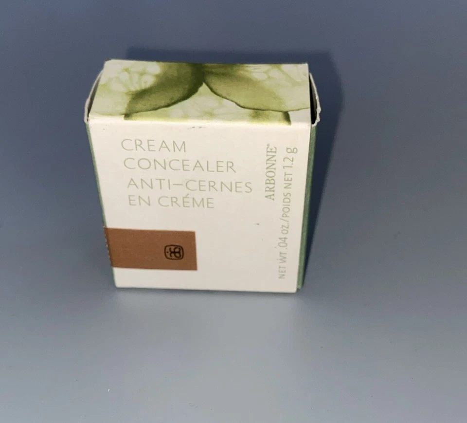 Corrector en crema facial oscuro Arbonne About 0,04 OZ Foto 2 de 4