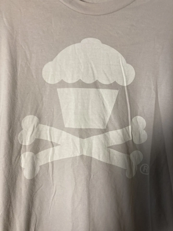 Johnny Cupcakes T Shirt Womens Size M-Classic Crossbones Design-Light Lavender - Image 2 of 4