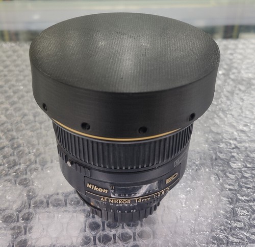 Tappo obiettivo anteriore in gomma morbida stampa 3D per obiettivo Nikon AF NIKKOR 14 mm 1:2.8 D - Foto 4 di 5