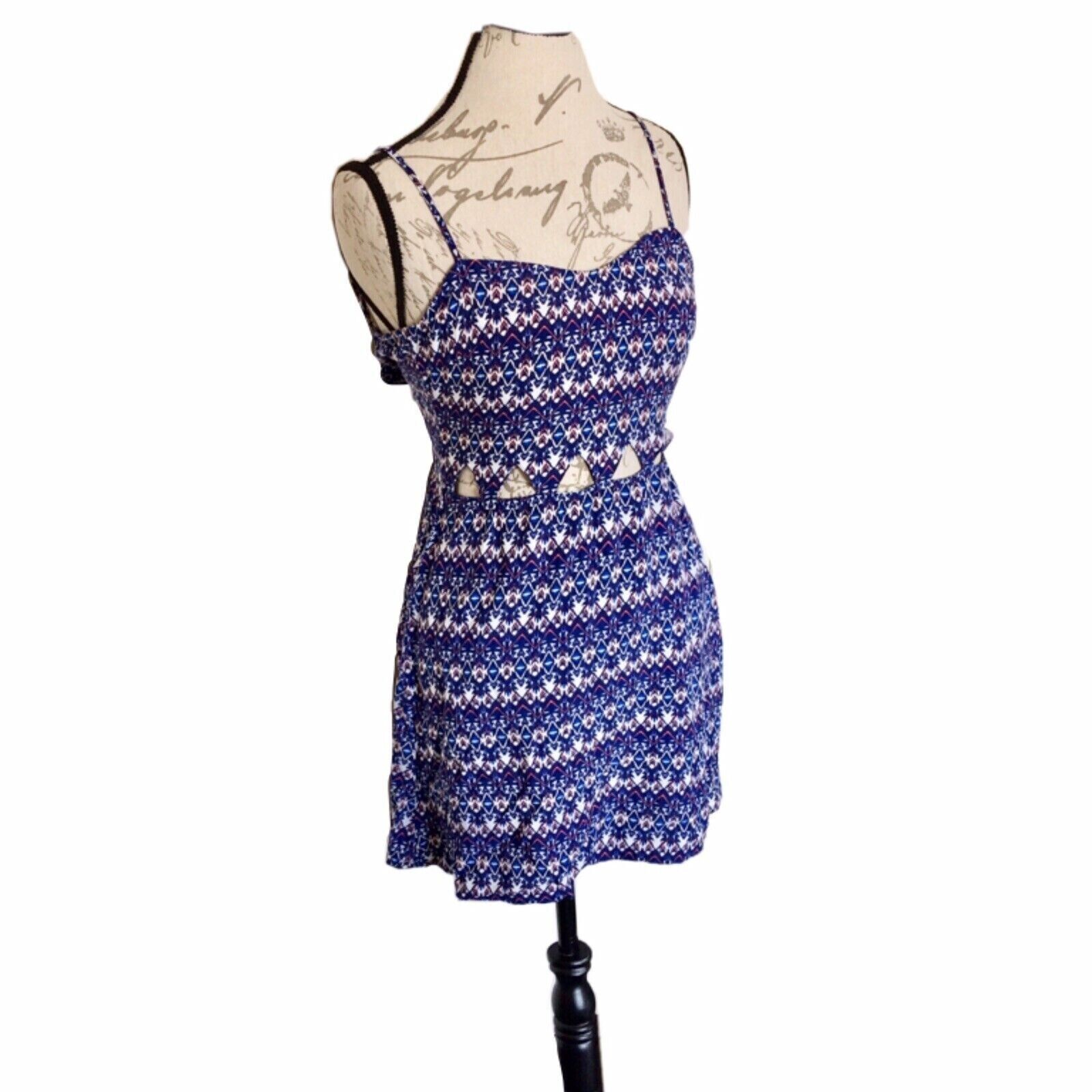 Divide H&M  Dress Size 8 Cutout Triangle Sleevele… - image 9