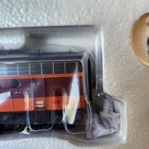 Broadway Ltd. Imports Paragon 3 Rolling Thunder #4856 EMD F7A Milwaukee #68C - Picture 9 of 10