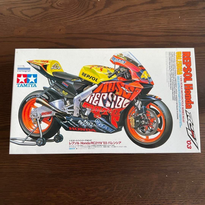 タミヤ1/12 レプソルhonda RC211V'03バレンシア & Fフォーク