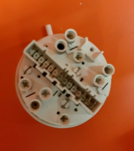 Waschmaschine ZANUSSI ZWF1221W Druckschalter