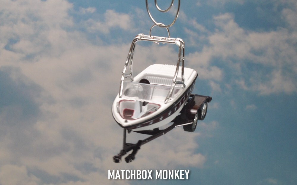 Ornamento Natalizio Barca Mastercraft In Metallo Fuso 1:64 – Waterski Johnny Lightning - Foto 4