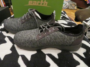 earth tennis shoes