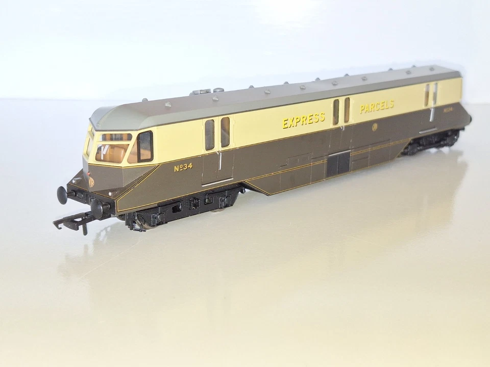 Hornby R2876 DCC GWR Railbus No. 34. Excellent, like new Cond. OO Scale.  No Box - Image 3 of 4