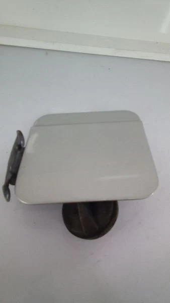 Puerta de llenado de combustible DEVILLE 2005 339957 Foto 3 de 4