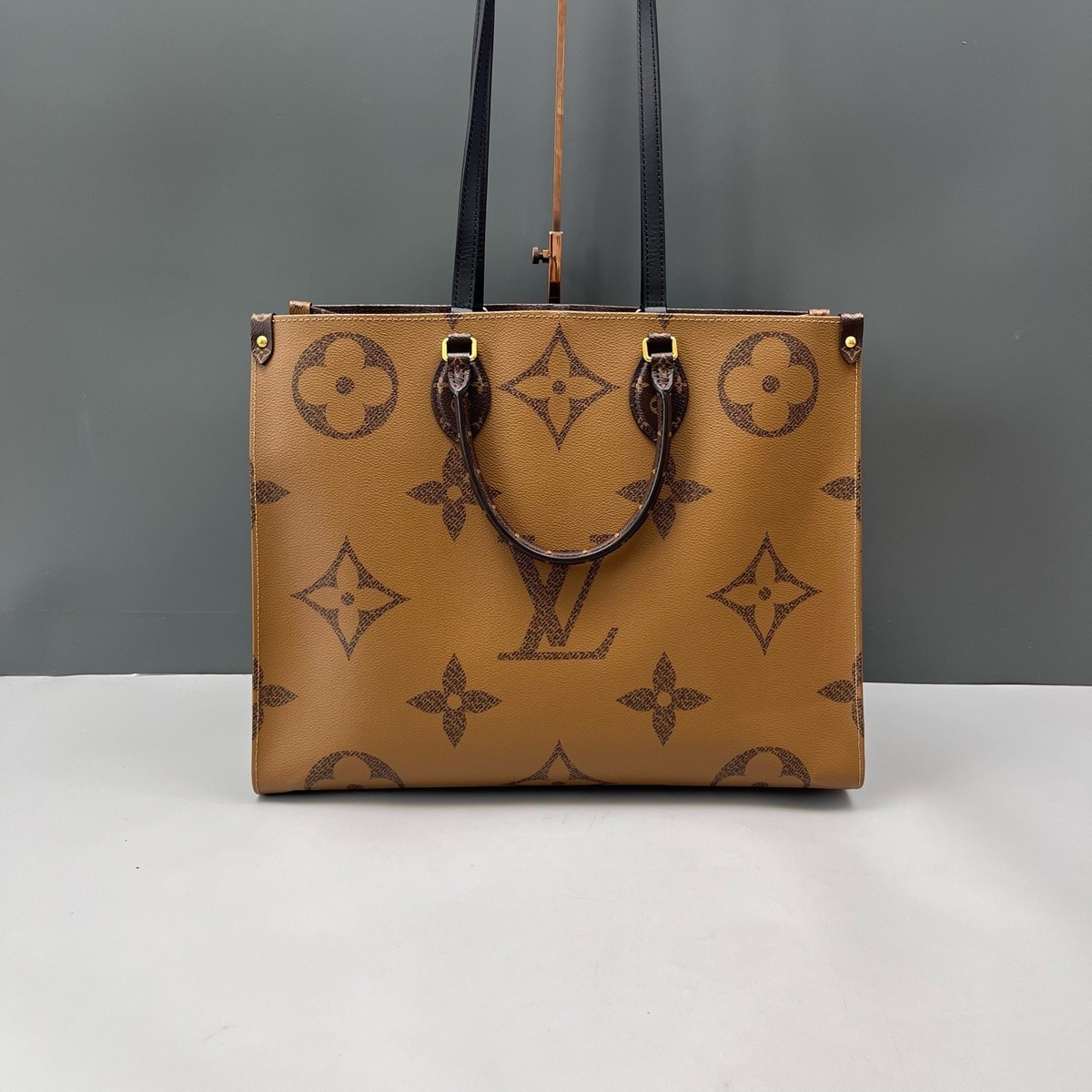 Louis Vuitton ONTHEGO GM Reverse Giant Monogram Tote | eBay