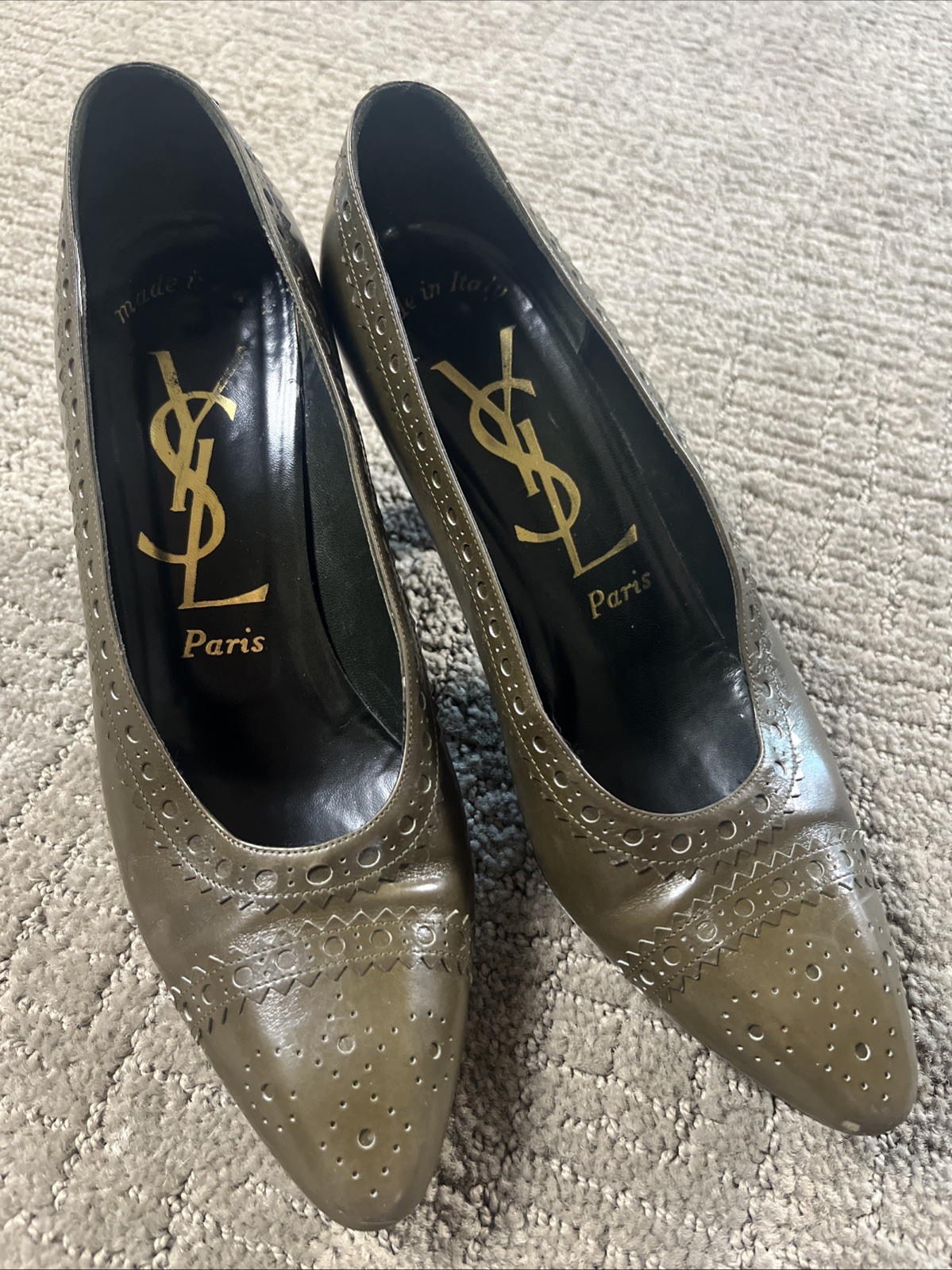Vintage Yves Saint Laurent pelle brogue pump 7M YSL Italia tacchi verde oliva