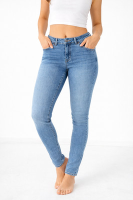 Eight Two Size 13 Denim Jeans Regular Leg Mid Rise Medum Blue Wash Soft Stretchy