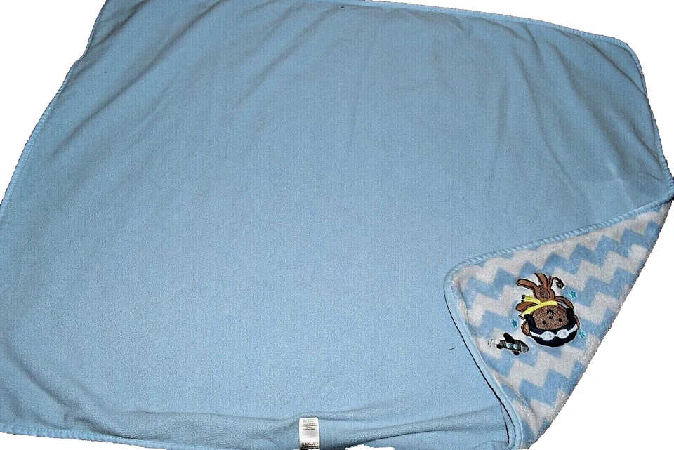 Cobertor de bebê berço de lã pelúcia avião piloto Chevron azul branco 5S Carter's - Imagem 4 de 4