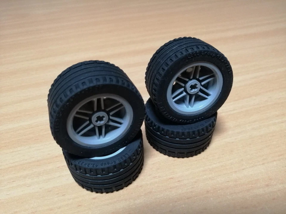 LEGO Technic 4 Stück Reifen 43.2 x 22 ZR hellgraue Felge / TECHNIK - Bild 3 von 4