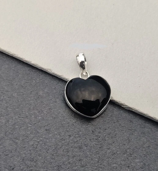 Colgante de piedras preciosas de corazón de ónix negro de plata de ley 925 hecho a mano joyería Foto 4 de 4