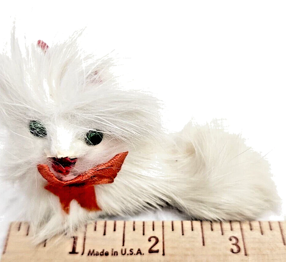 Perro Spritz de piel blanca de los años 30 para muñeca pequeña de moda francesa - 3 1/2" acostado plano Foto 3 de 4