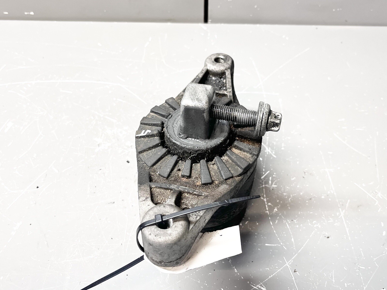 ⭐️2014-2020 MASERATI QUATTROPORTE 3.0L ENGINE MOTOR LEFT DRIVER MOUNT BRACKET OE