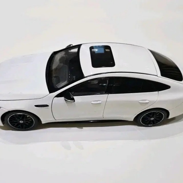 Norev Mercedes-Benz AMG GT 63 S White 1:18 Scale Diecast Model