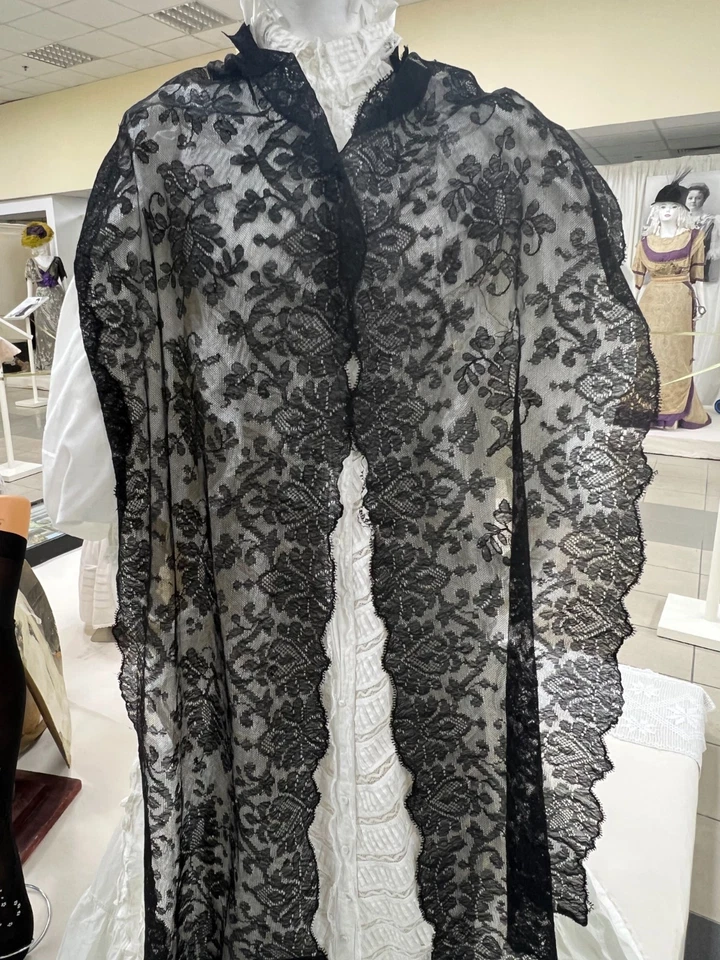 Xale preto antigo. Europa, 1900–1920. - Imagem 4 de 4