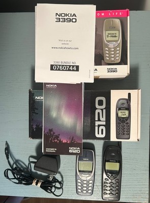 Vintage 1999 black Nokia 6190 & navy Nokia 3390 / needs repair read description