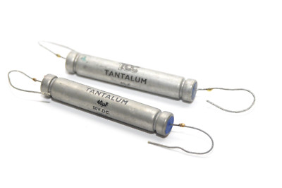 Pair of rare MIL spec Tantalum-Capacitor by TCC type W704/1, 40 µF / 50 V, NOS