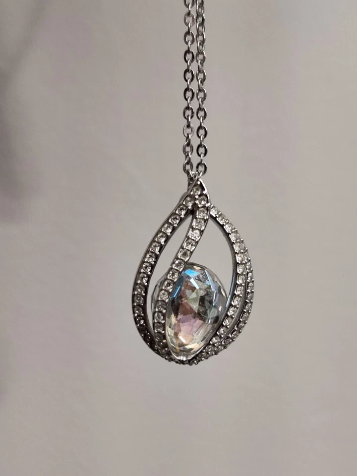 Colar pingente de cristal iridescente Swarovski Megan Moonlight assinado 16" ajuste - Imagem 3 de 4