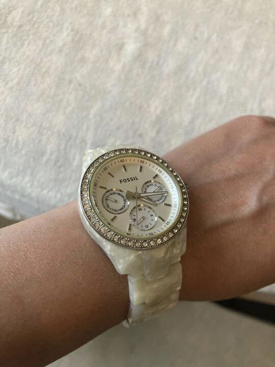 Silver seashell shop watch