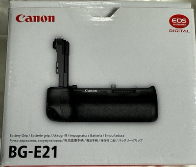 Canon BG-E21 Battery Grip for EOS 6D Mark II Black Accessory Compartments