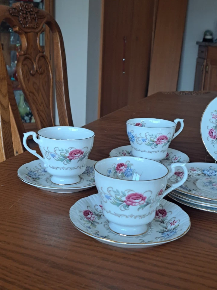 Agrupación de vajilla de 20 piezas con diseño floral rosa y azul de China fina Royal Standard Foto 4 de 4