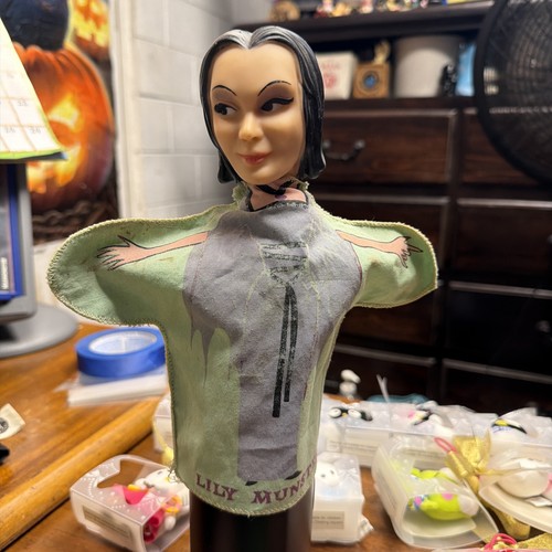 RARE! 1964 Lily Munster Rubber/Cloth Hand Puppet - Kayro Vue - The Munsters