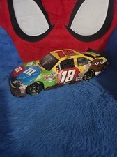 Lionel Kyle Busch Signed NASCAR 18 M M  s 1:24 Scale Diecast Car
