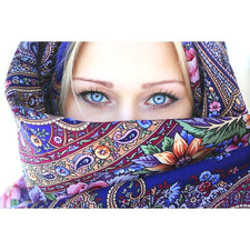 PAVLOVO POSAD WOOL SHAWL SCARF WITH FRINGERS. Made in Russia