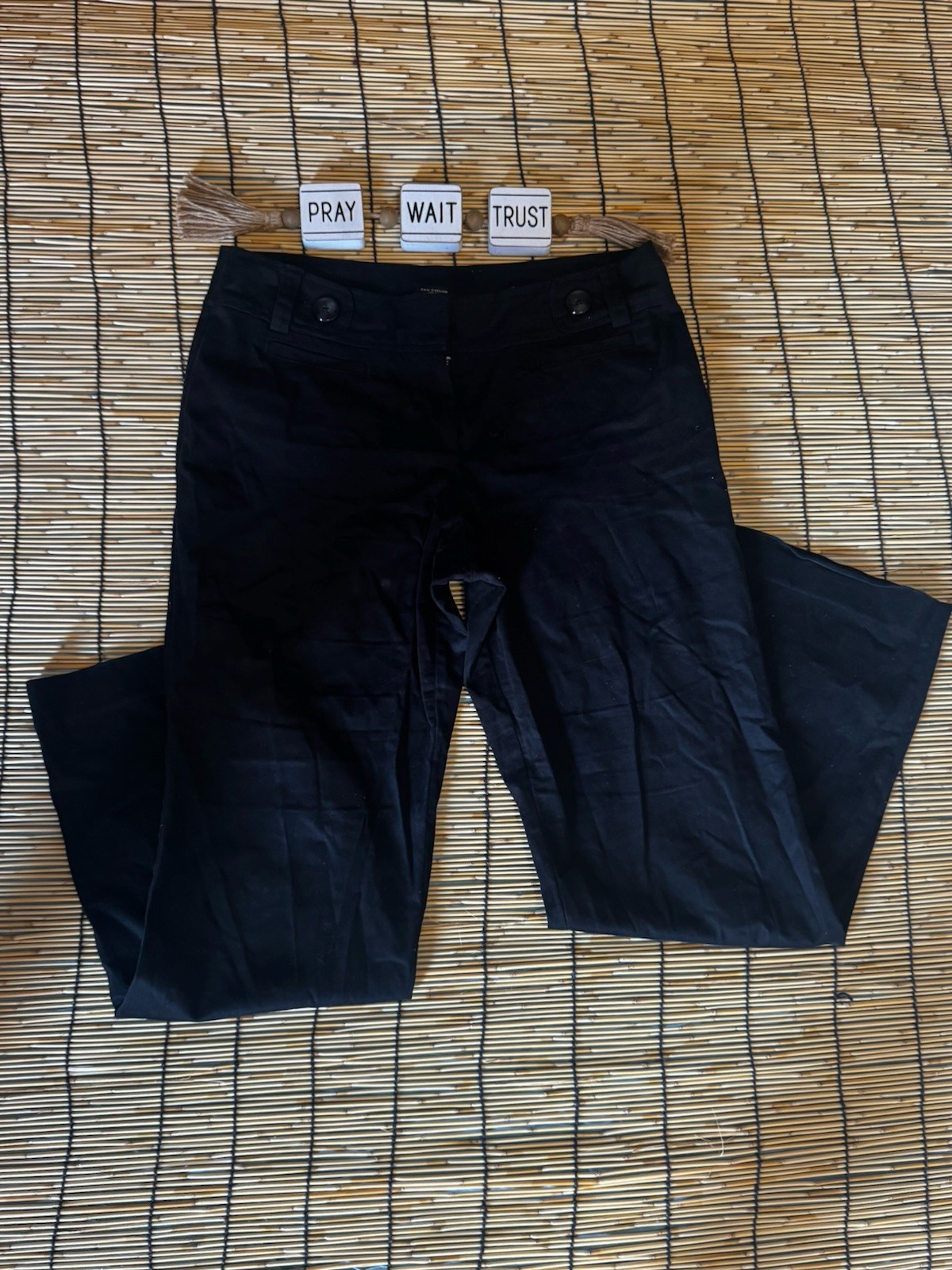 Ann Taylor Women's Pants Black Solid Pattern Regu… - image 1