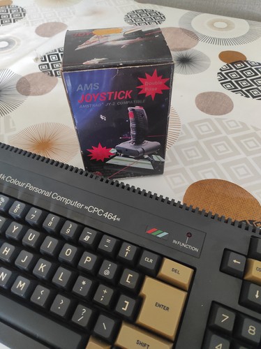 AMSTRAD CPC 464 ★ CLAVIER QWERTY ★ COURROIE NEUVE ★ 13 Jeux★ JOYSTICK - Afbeelding 21 van 23