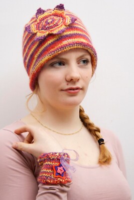 DAMEN SAMANTHA MÜTZEN BEANIE SCHAL HANDGELENK WÄRMT BLUMEN STRICKMUSTER 8 DESIGNS  