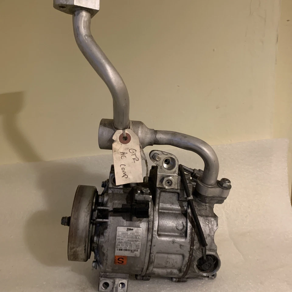 Nissan GT-R 2013 compresor de aire acondicionado con tubo superior (OEM R35) sin polea Foto 2 de 4