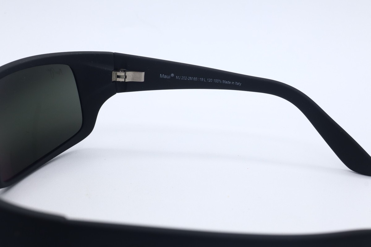 Maui Jim Peahi MJ 202-2M Rubber Black Wrap Sunglasses Gray 