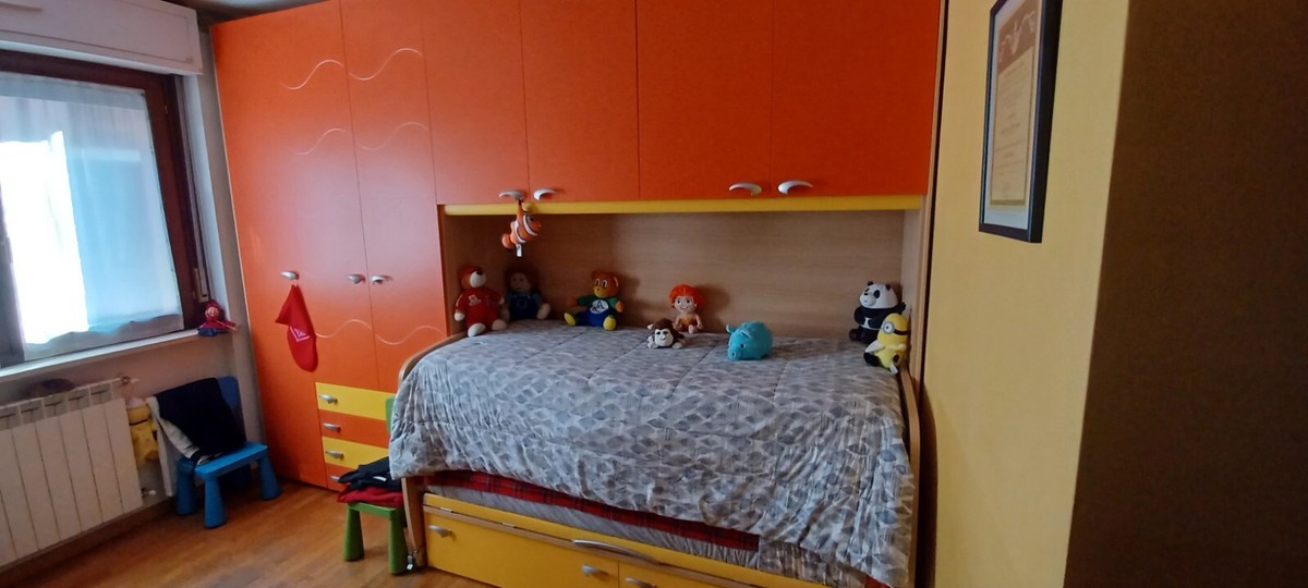 Cameretta a ponte con letti scorrevoli a scomparsa