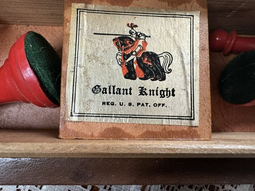 Juego de ajedrez de colección Gallant Knight rojo y blanco original caballero caja de ajedrez P3:1 - Imagen 7 de 19